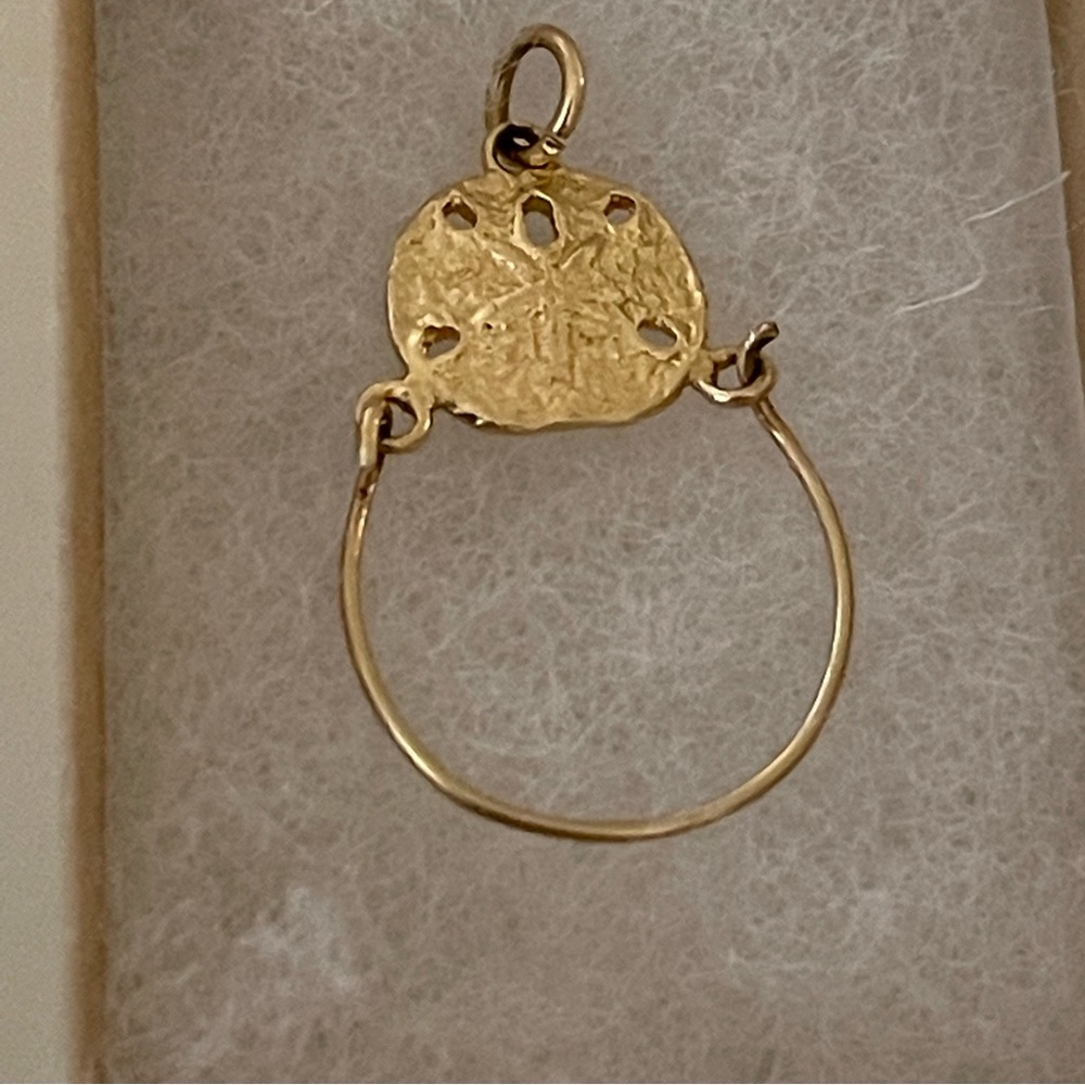 Vintage 14K Gold Sand dollar charm holder pendant - Picture 6 of 7
